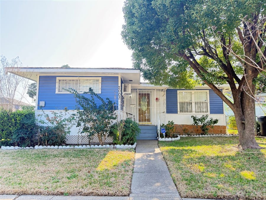 Property photo for 2003 Alta Vista Street, Houston, TX