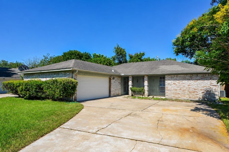 Property photo for 13326 Pantano Drive, Houston, TX