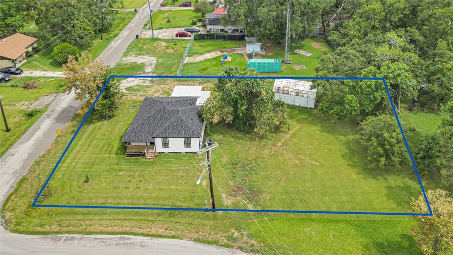 Property photo for 839 Yaupon Street, Clute, TX