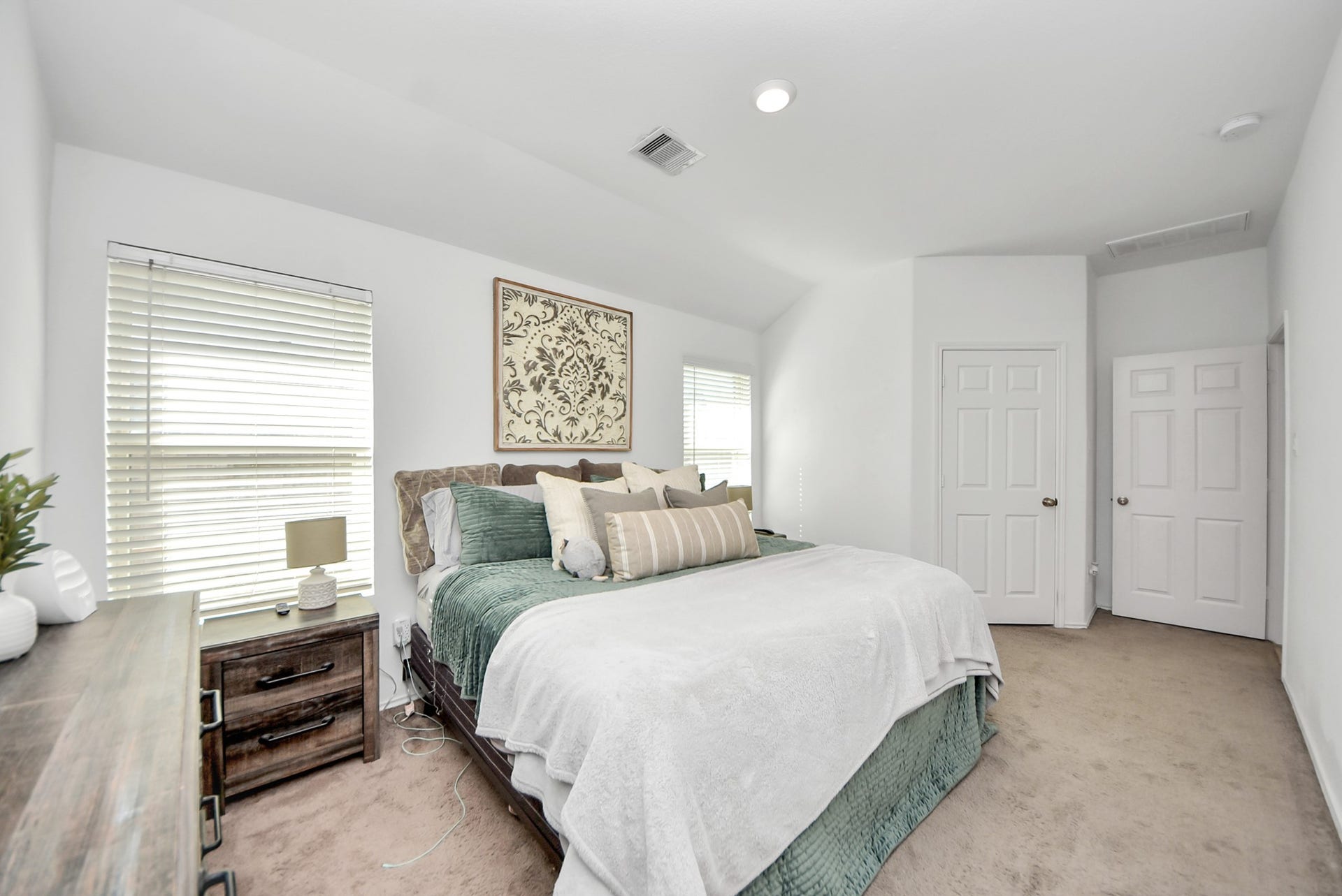 8611 River Crest Drive, Baytown, TX 77521 Primary bedroom