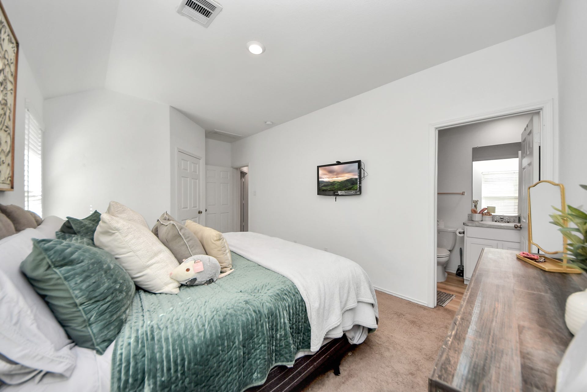8611 River Crest Drive, Baytown, TX 77521 8611 River Crest Drive, Baytown, TX 77521
