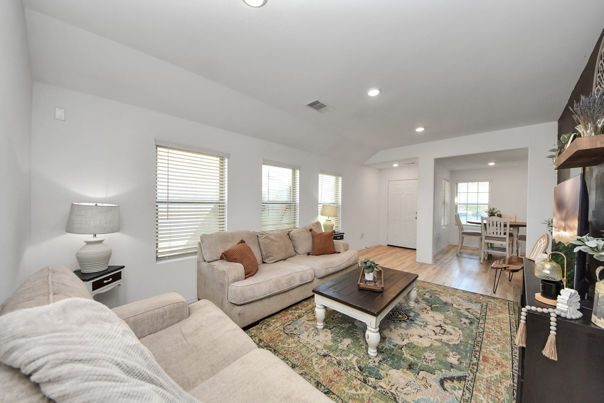 8611 River Crest Drive, Baytown, TX 77521 8611 River Crest Drive, Baytown, TX 77521