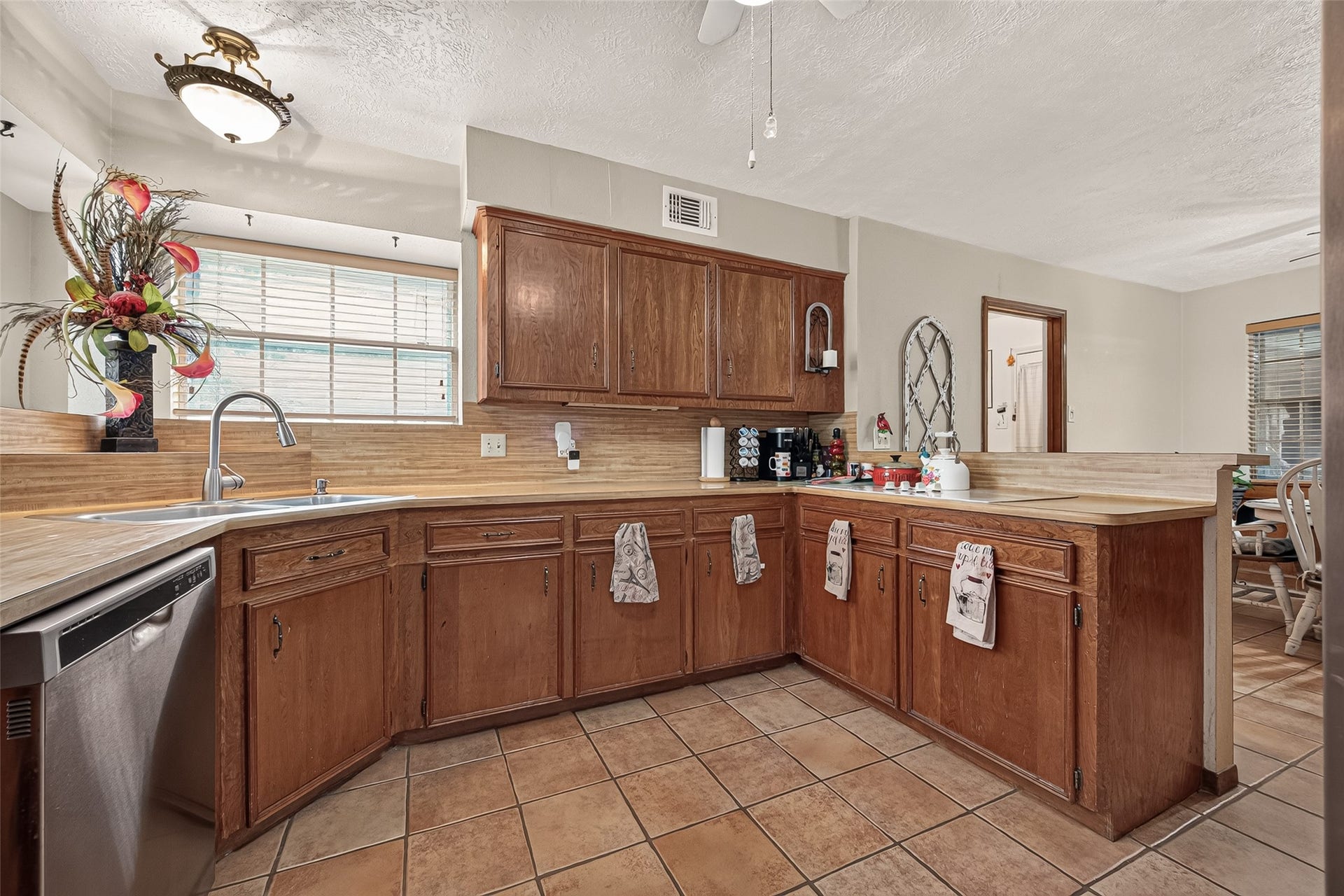 2016 Meadow Lane, Richmond, TX 77469 2016 Meadow Lane, Richmond, TX 77469