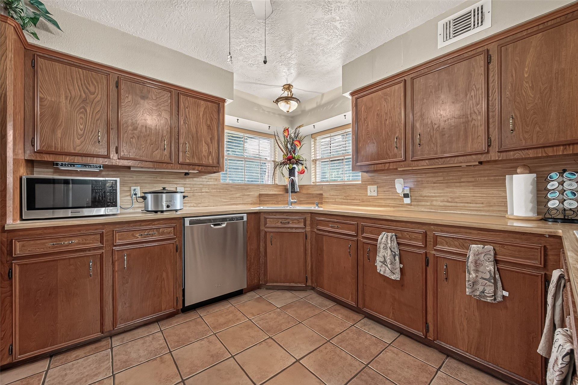 2016 Meadow Lane, Richmond, TX 77469 2016 Meadow Lane, Richmond, TX 77469