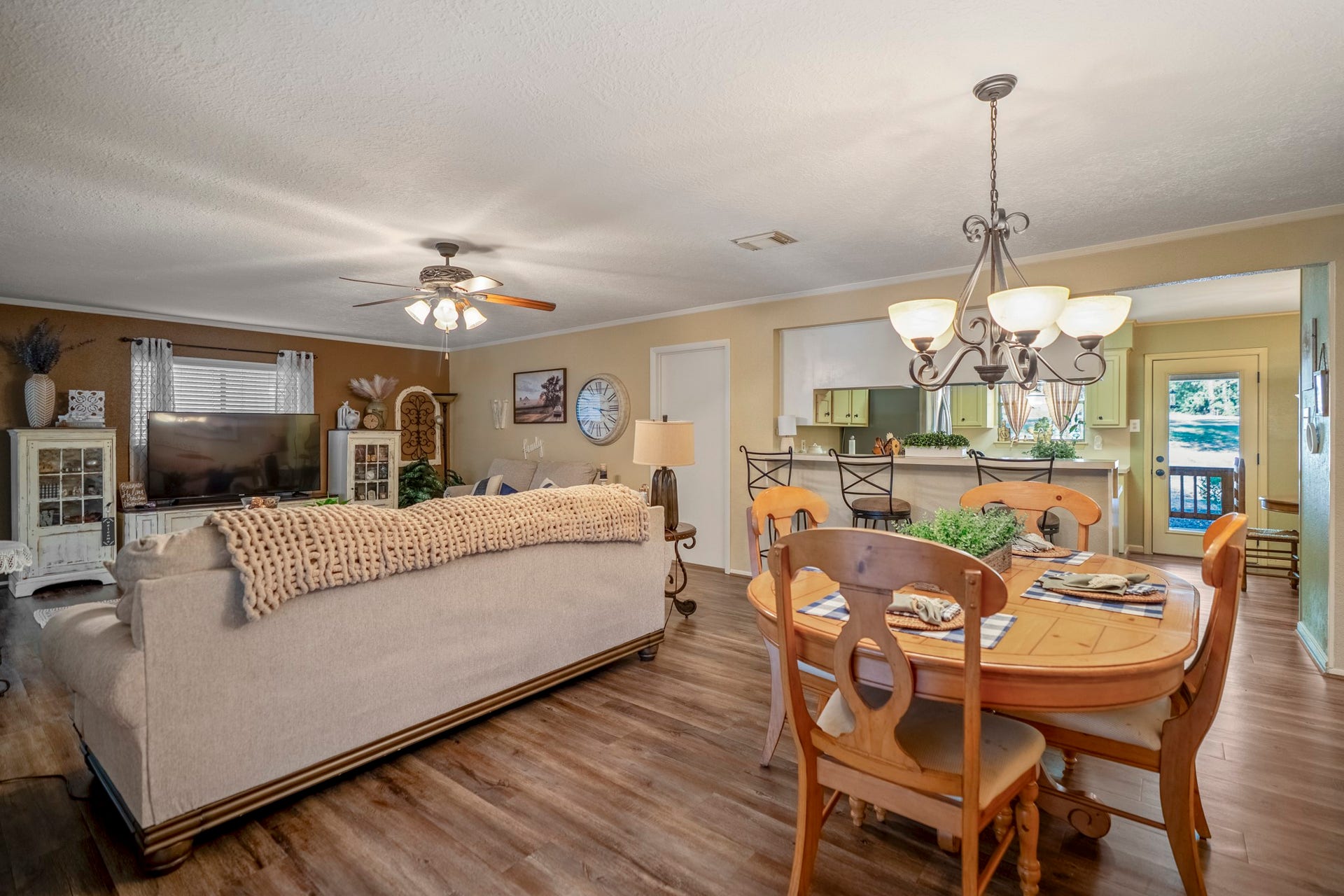 2001 Northshore Drive, Conroe, TX 77304