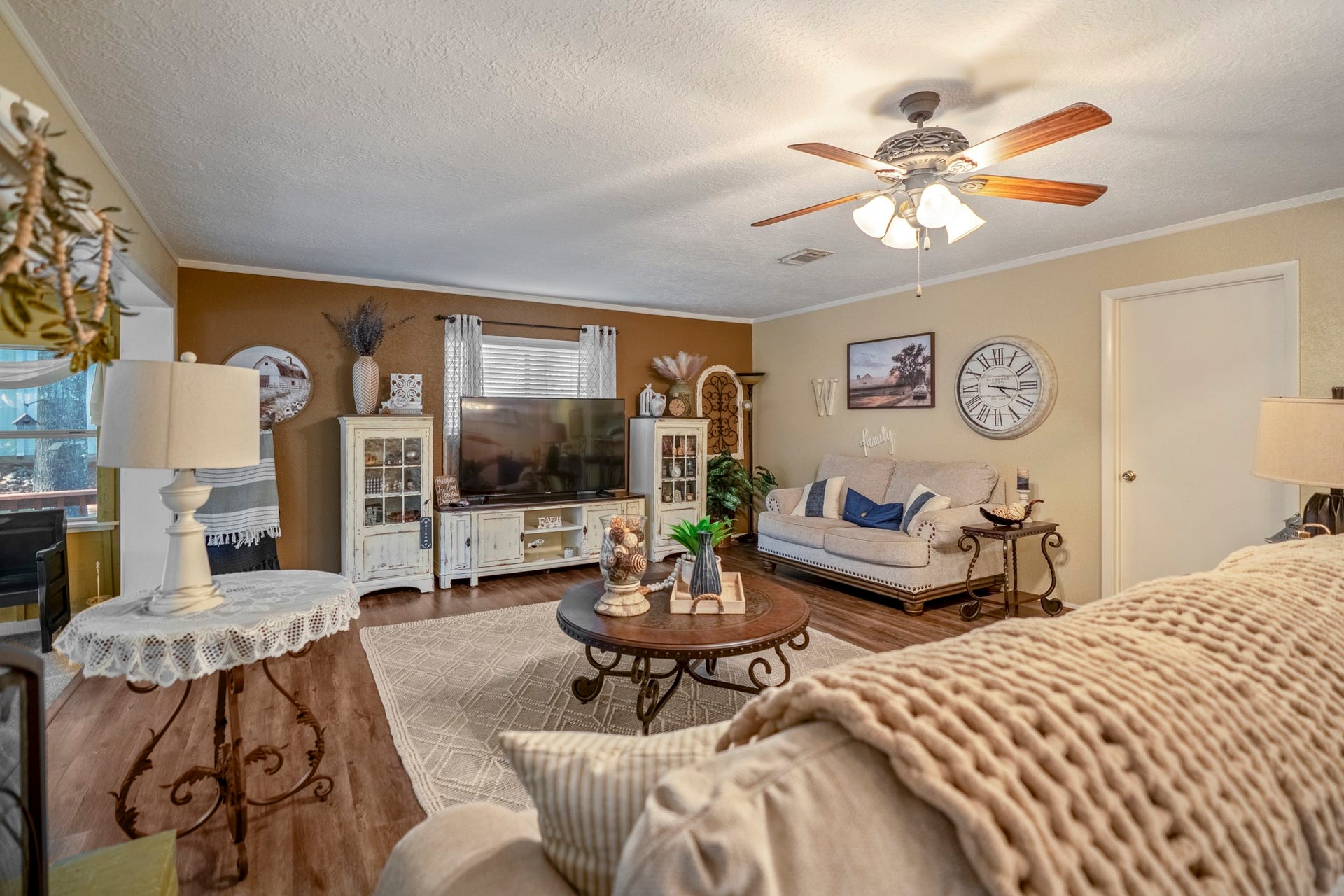2001 Northshore Drive, Conroe, TX 77304
