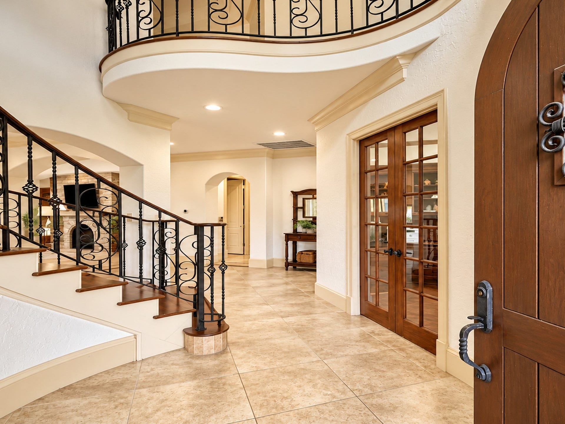 25207 Hideaway Run Drive, Spring, TX 77389 Dramatic winding staircase & Juliet Balcony