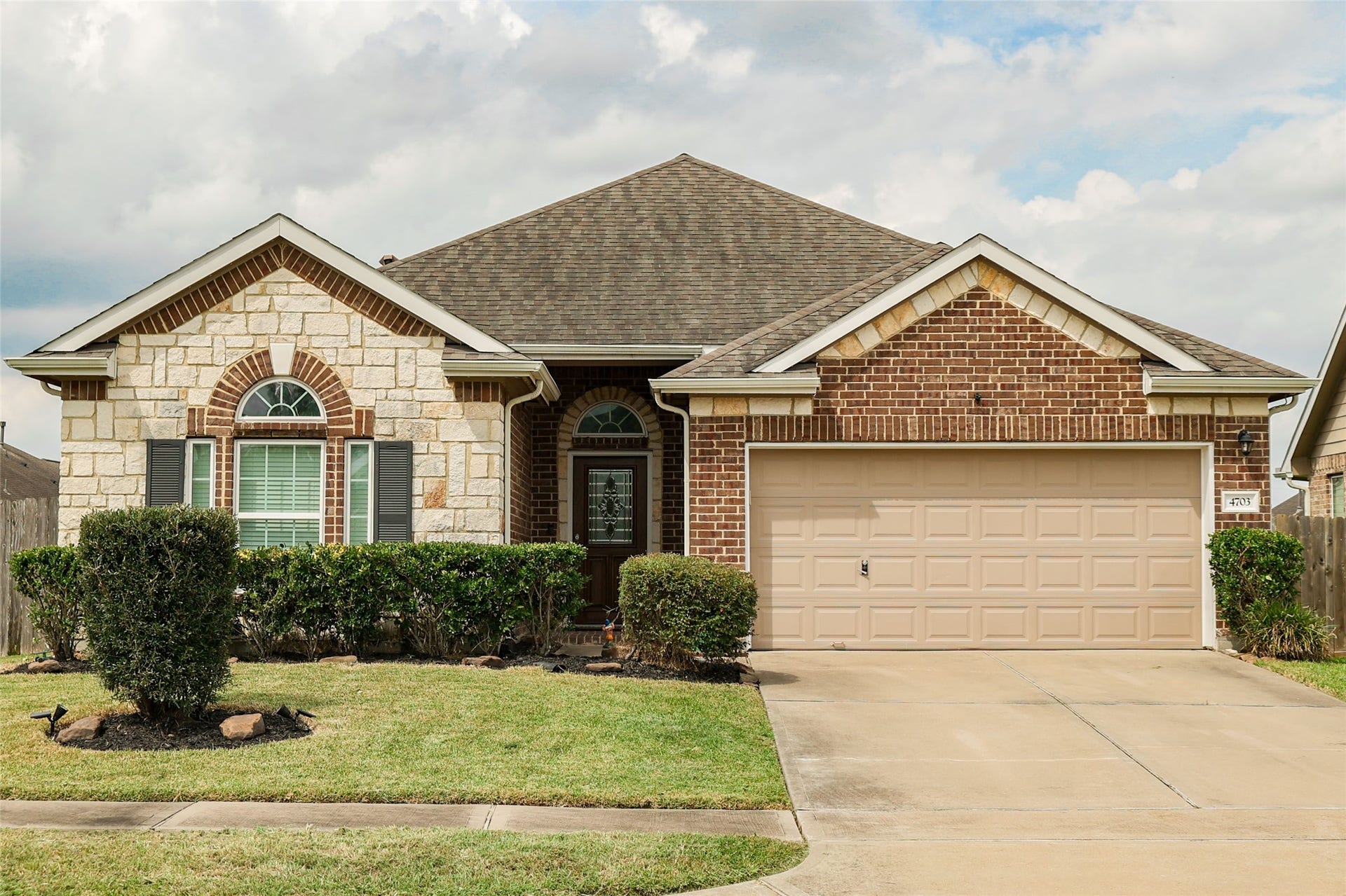 4703 N Bella Court, Alvin, TX 77511 4703 N Bella Court, Alvin, TX 77511