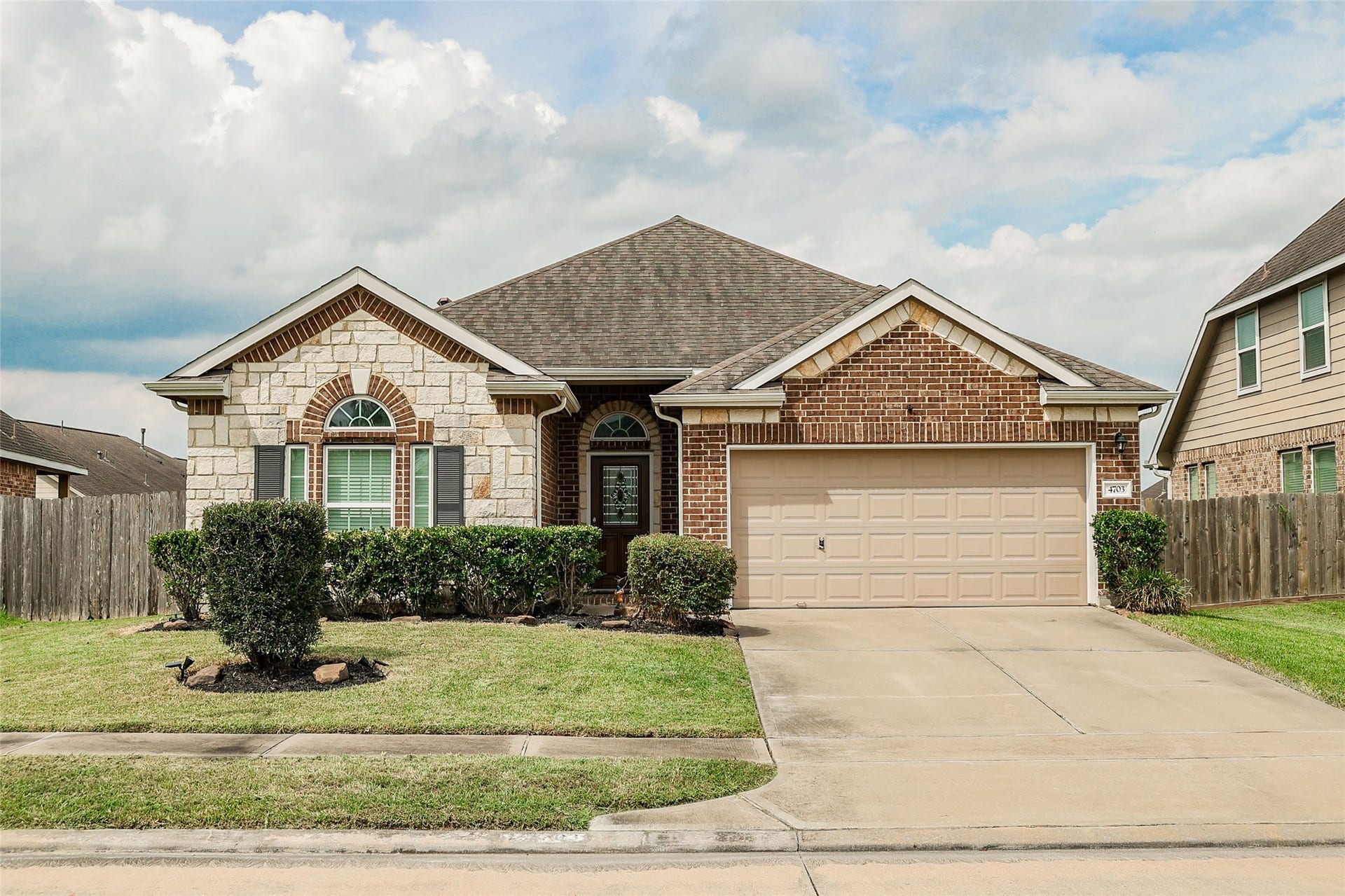 4703 N Bella Court, Alvin, TX 77511 4703 N Bella Court, Alvin, TX 77511