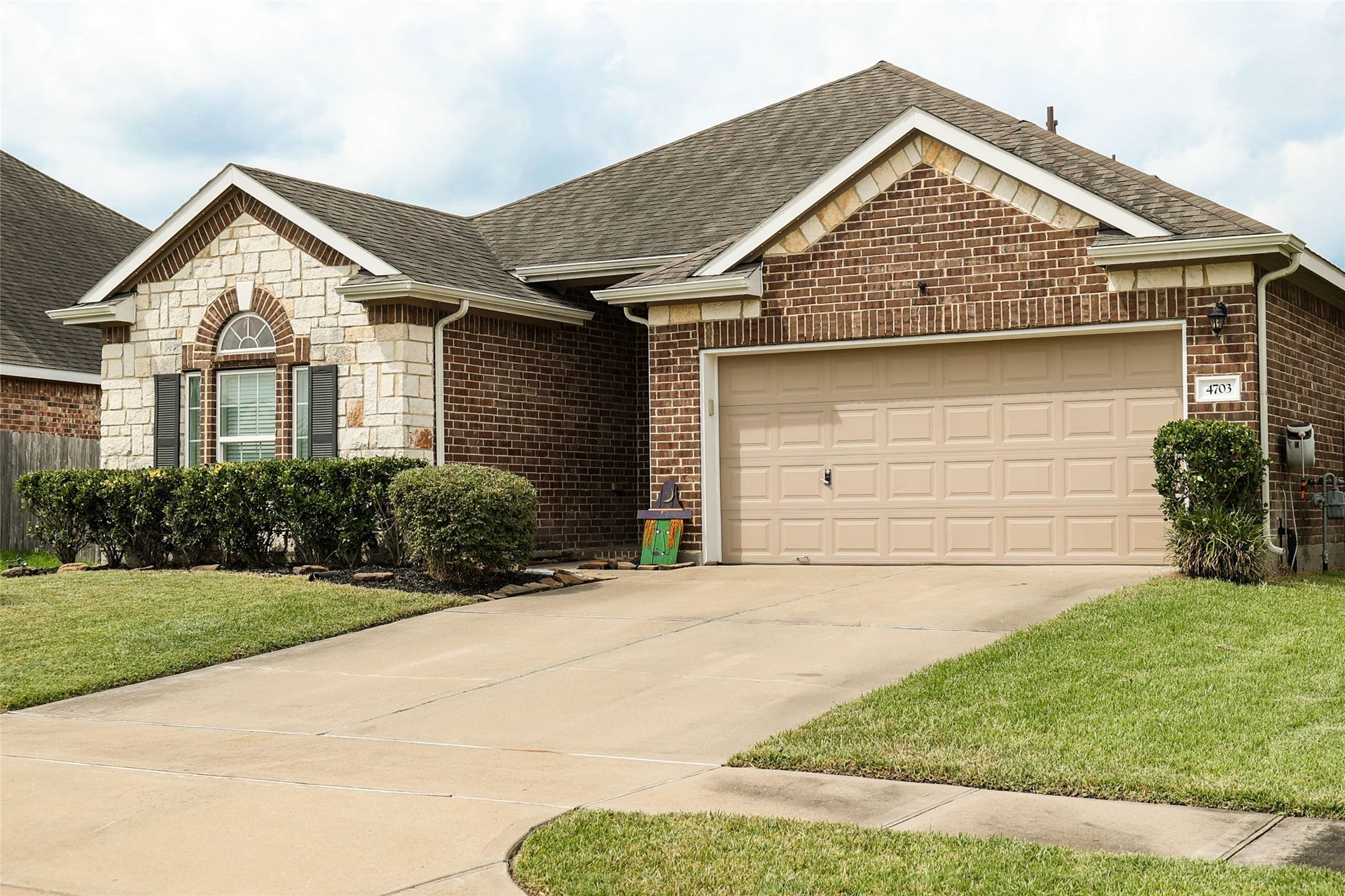 4703 N Bella Court, Alvin, TX 77511 4703 N Bella Court, Alvin, TX 77511