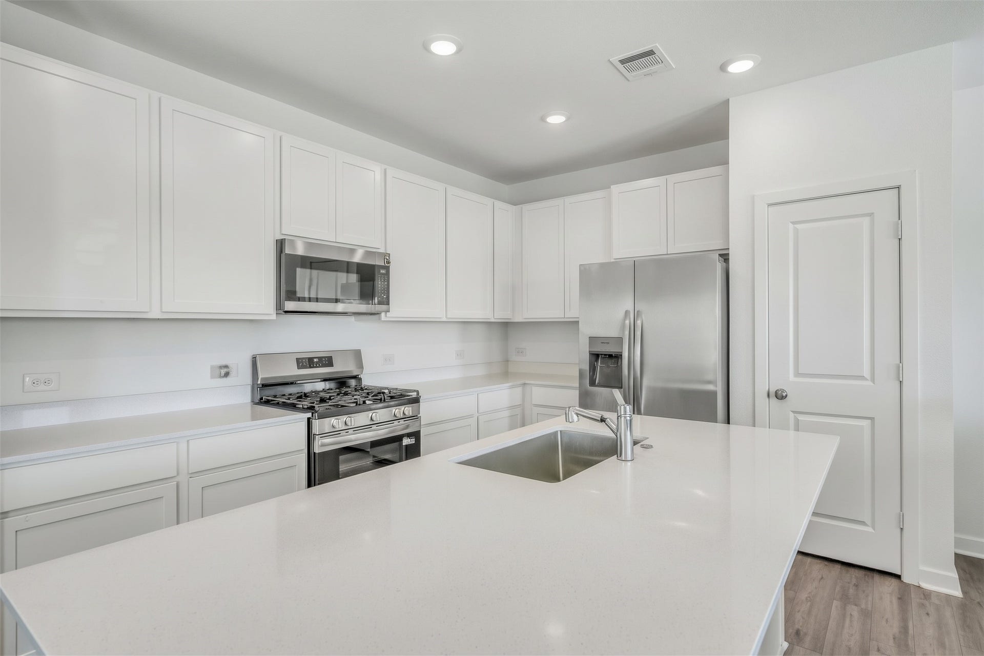 2160 Salinas Drive, Rosharon, TX 77583