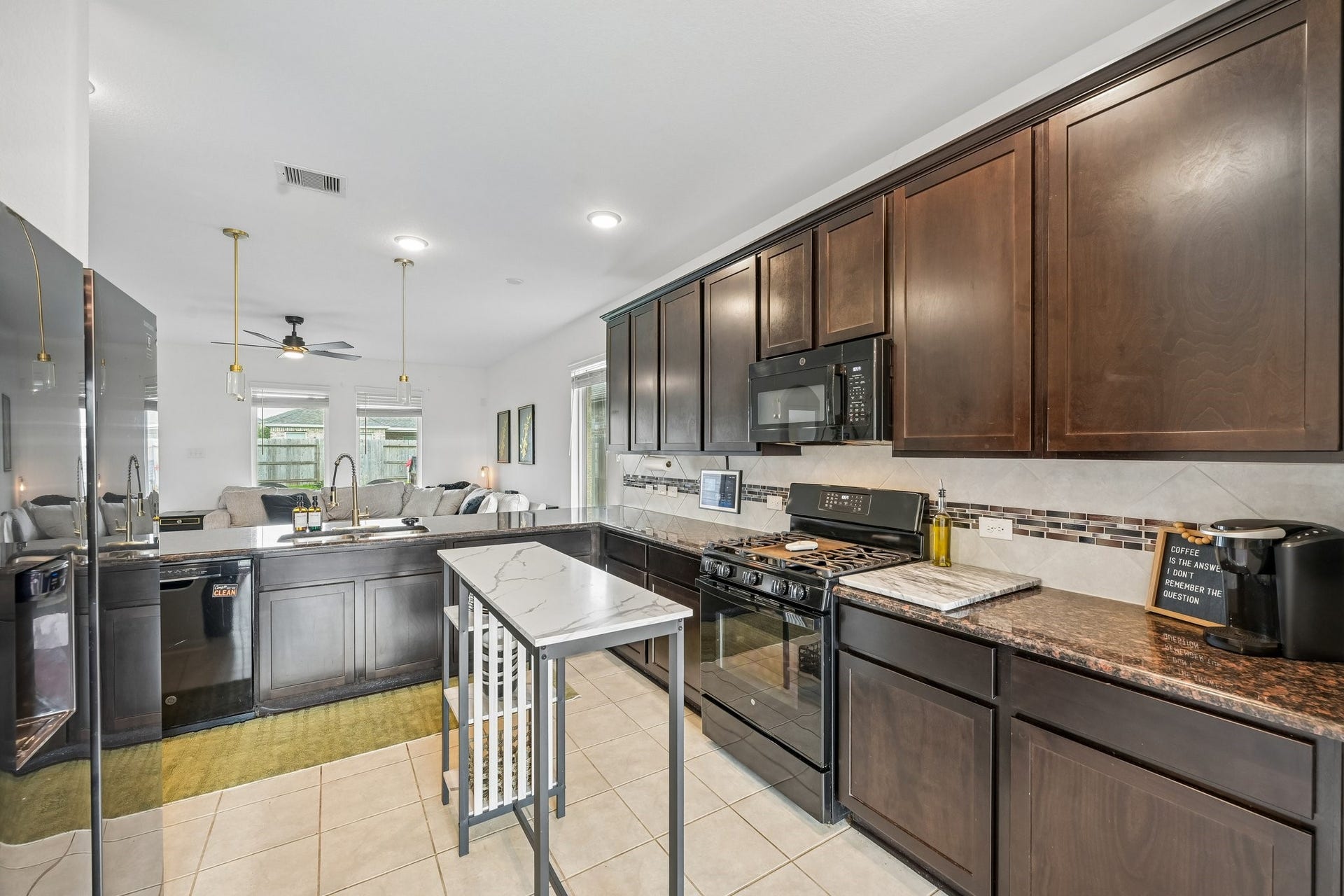 2513 Bayrose Drive, La Marque, TX 77568 Kitchen