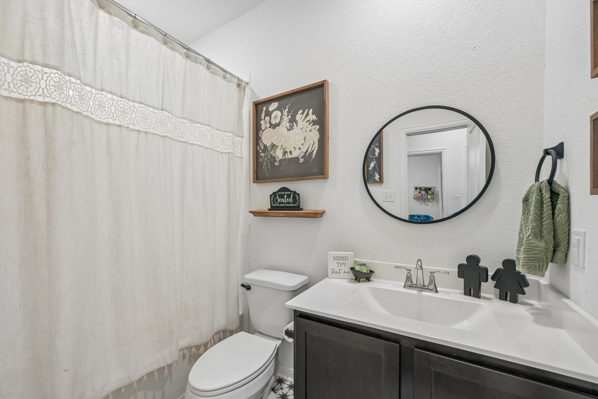 2513 Bayrose Drive, La Marque, TX 77568 Sencodary bathroom