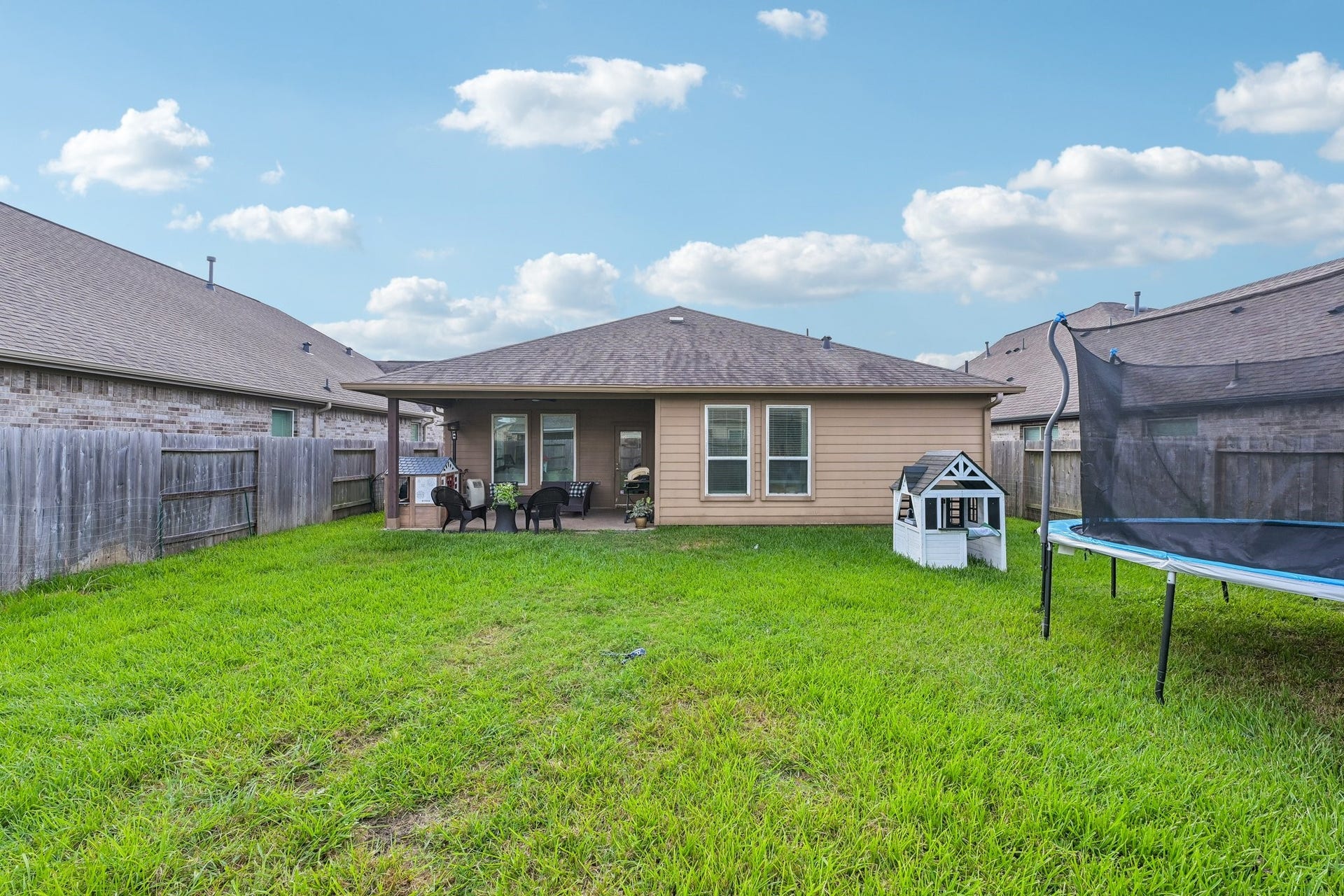 2513 Bayrose Drive, La Marque, TX 77568 Backyard