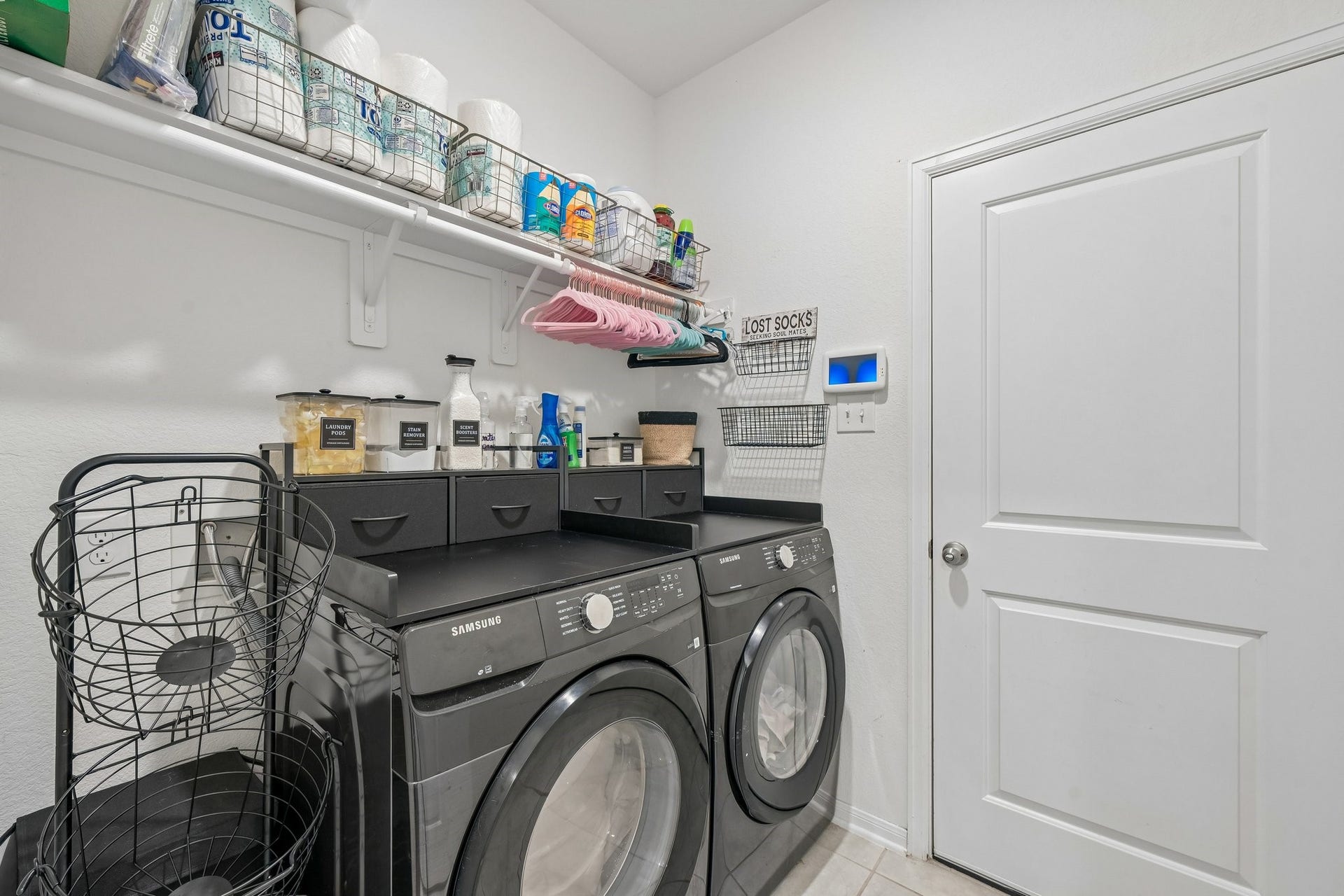 2513 Bayrose Drive, La Marque, TX 77568 Laundry/ Utility room