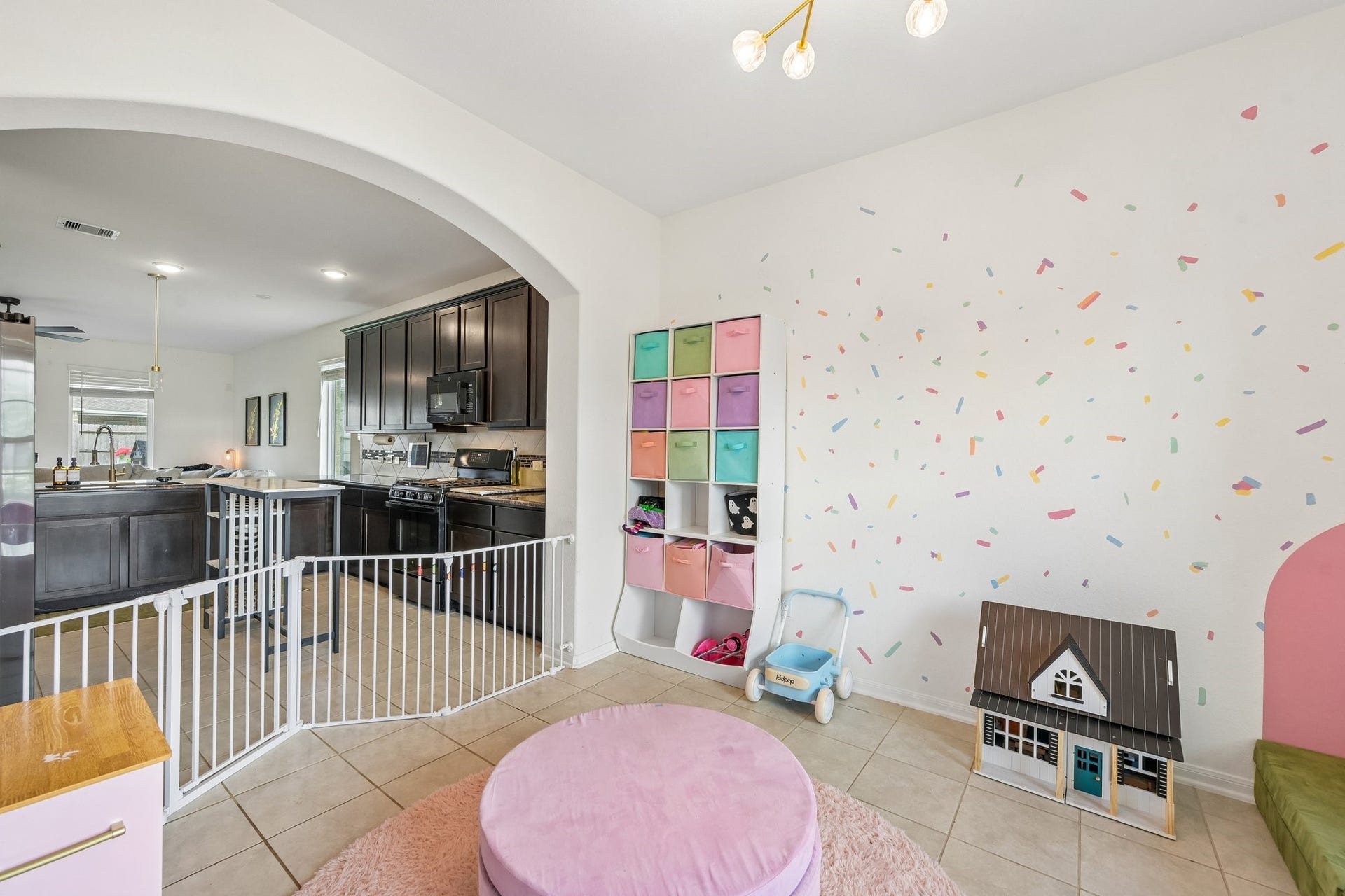 2513 Bayrose Drive, La Marque, TX 77568 Playroom/Dining room