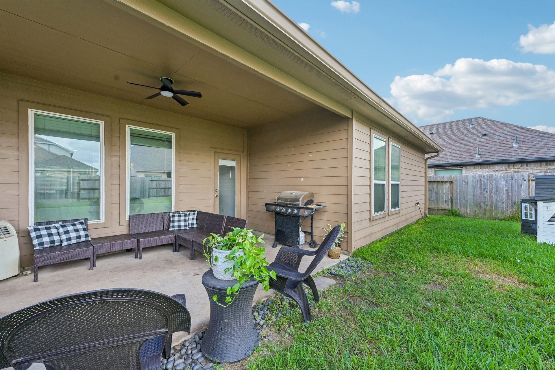 2513 Bayrose Drive, La Marque, TX 77568 Backyard- Coverd Patio