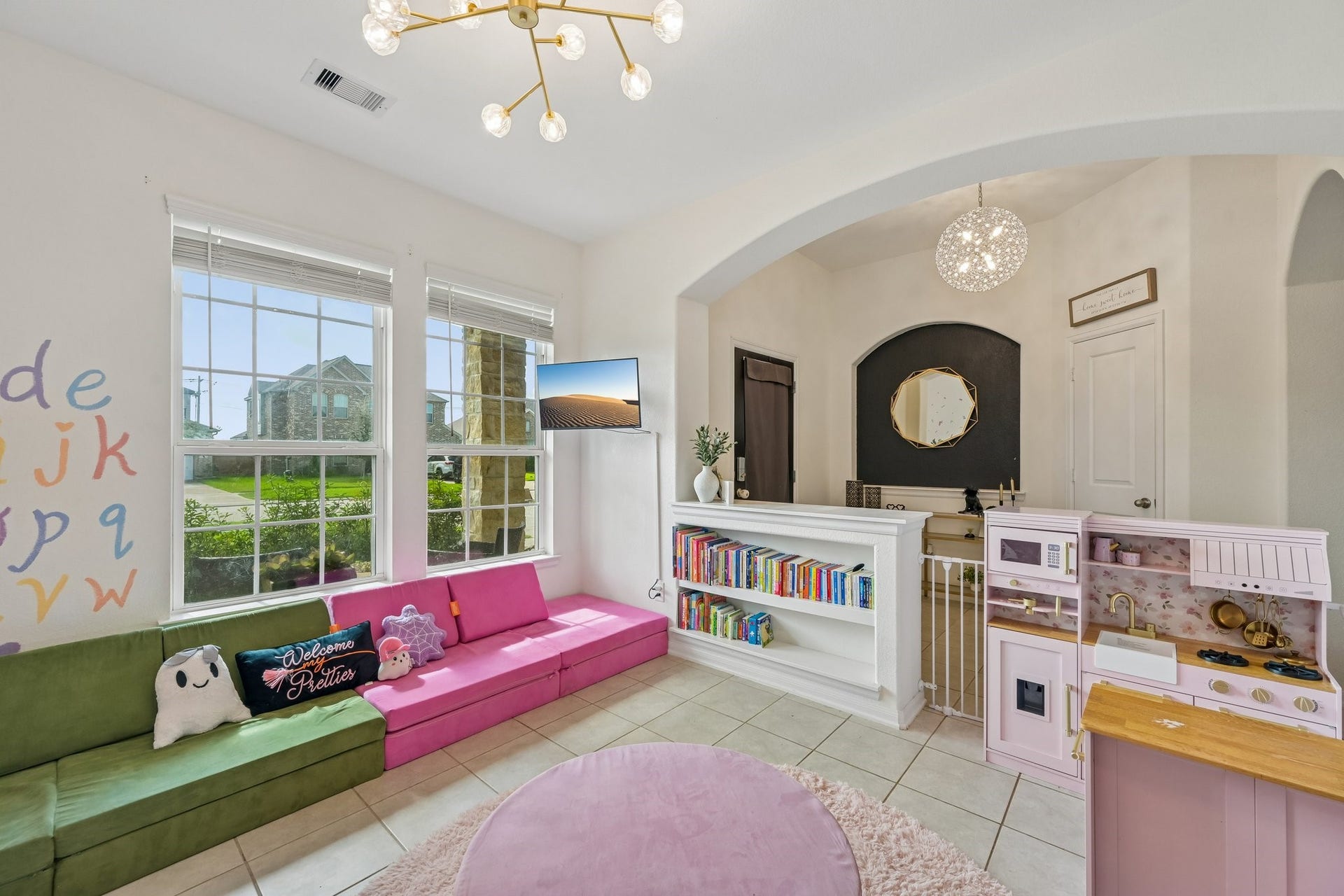2513 Bayrose Drive, La Marque, TX 77568 Playroom/Dining room