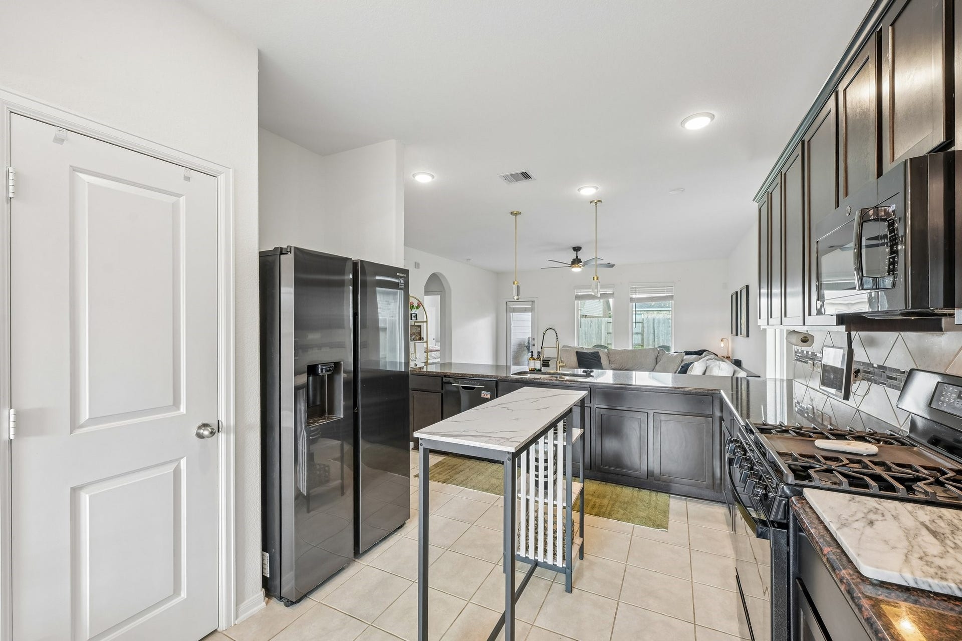 2513 Bayrose Drive, La Marque, TX 77568 Kitchen