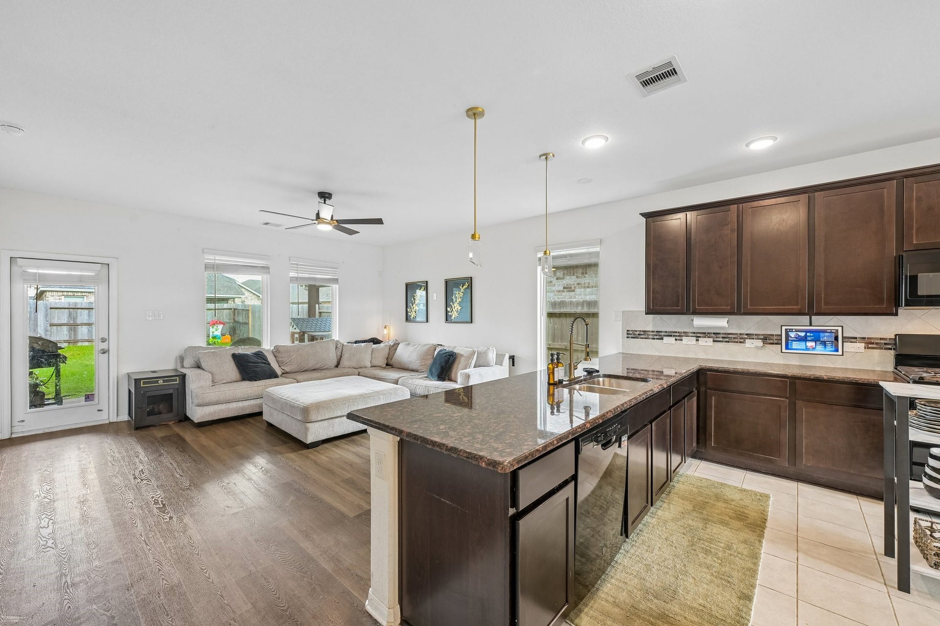 2513 Bayrose Drive, La Marque, TX 77568 Living/dining room open concept