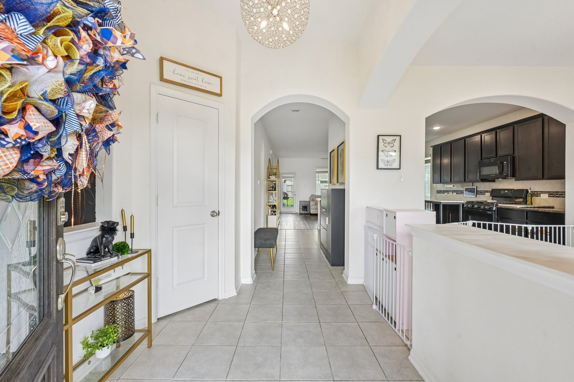 2513 Bayrose Drive, La Marque, TX 77568 Entry (interior)