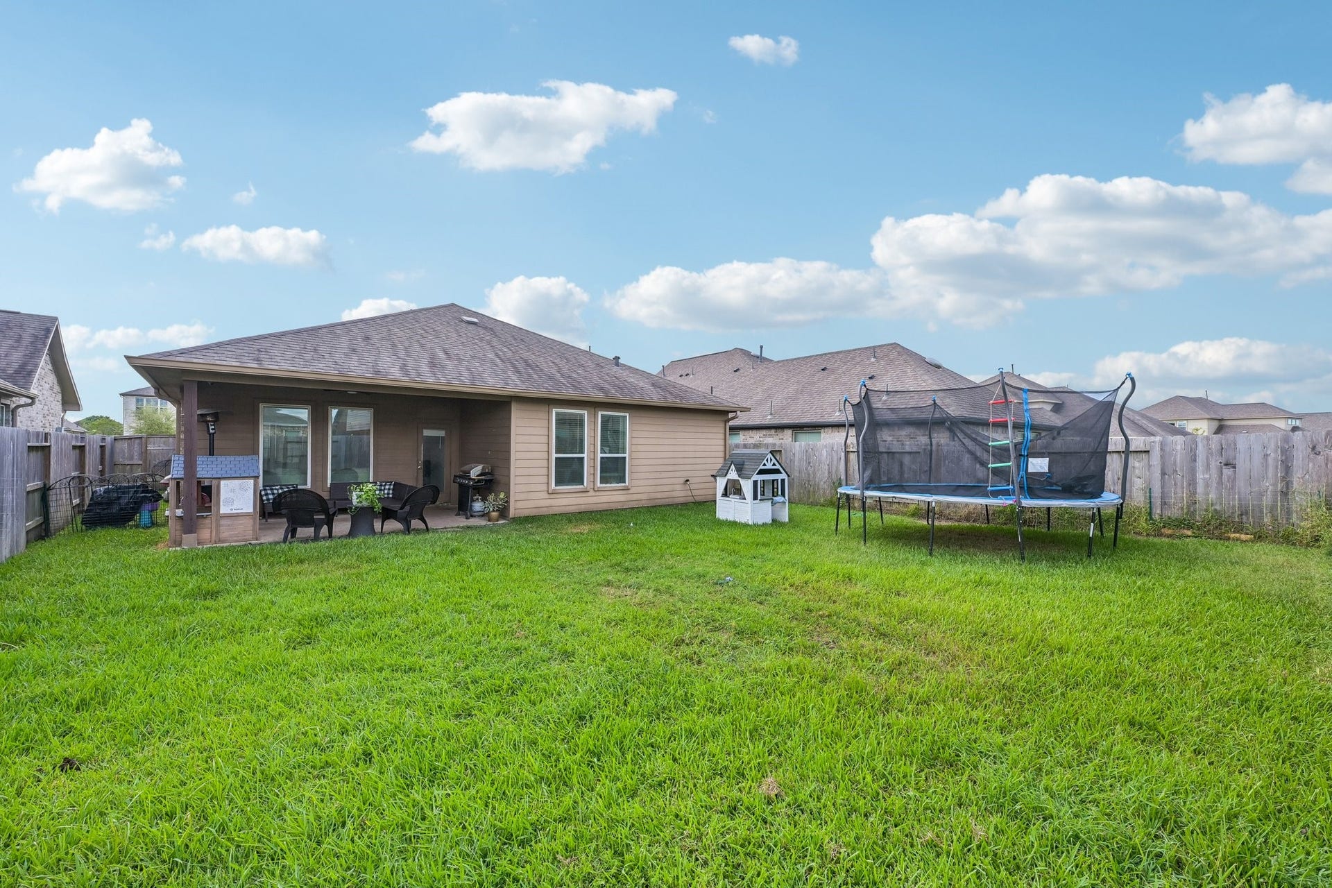 2513 Bayrose Drive, La Marque, TX 77568 Backyard