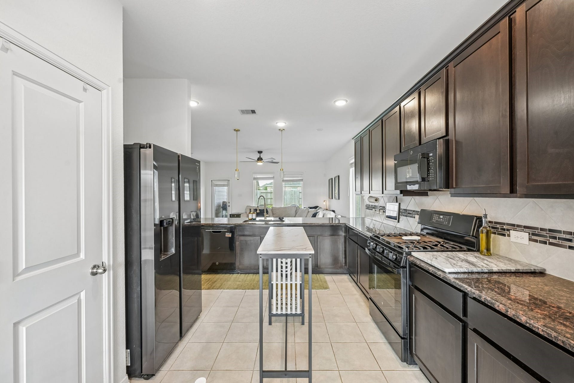 2513 Bayrose Drive, La Marque, TX 77568 Kitchen
