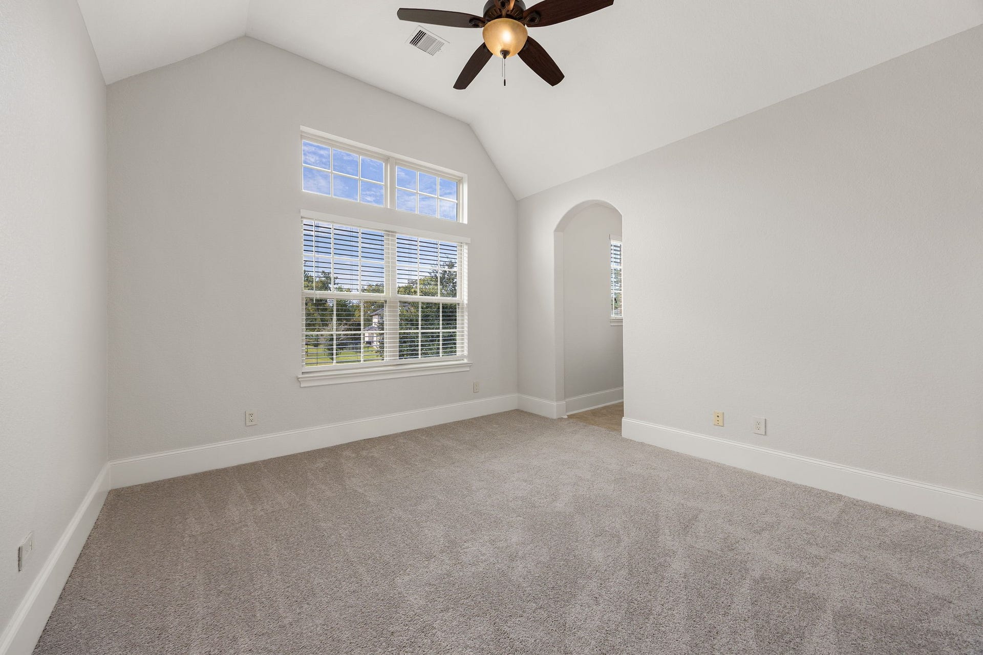5127 Beekman Drive, Missouri City, TX 77459 Rounding out the upper level, the fifth bedroom offers abundant natural light, with an arched doorway adding architectural charm.