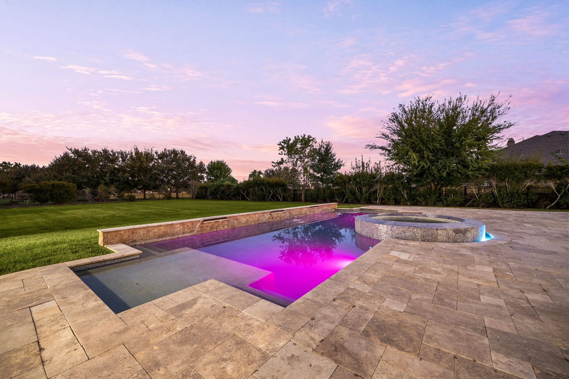 5127 Beekman Drive, Missouri City, TX 77459 Customizable pool lighting sets the mood for any occasion, adding a dramatic, resort-caliber touch to evenings spent outdoors.