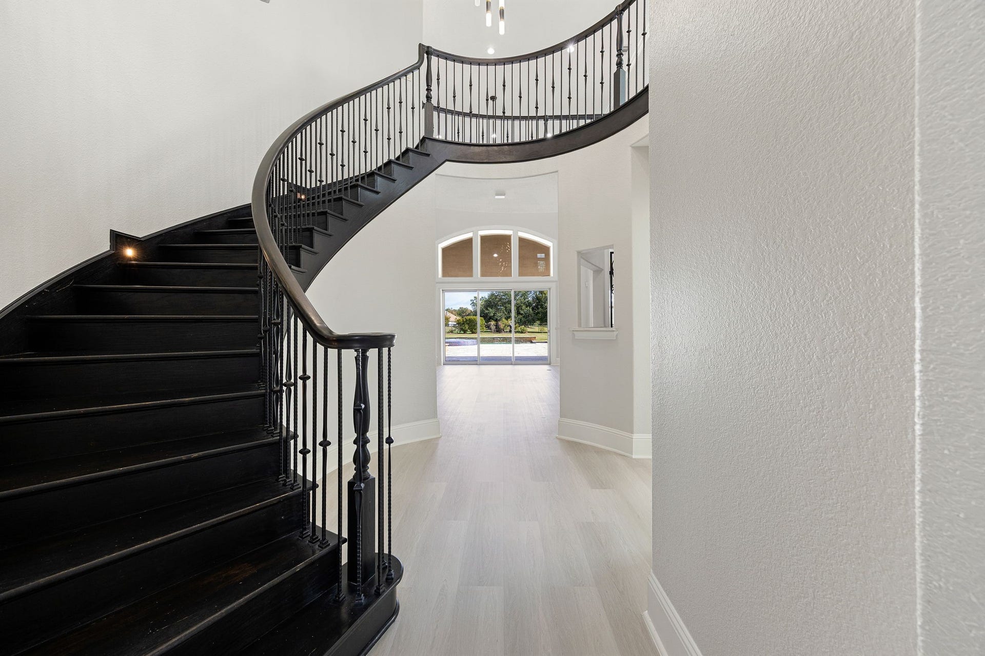 5127 Beekman Drive, Missouri City, TX 77459 A sculptural curved staircase sets a dramatic tone from the moment you enter, follow it up to discover the gameroom and bonus room/office above.