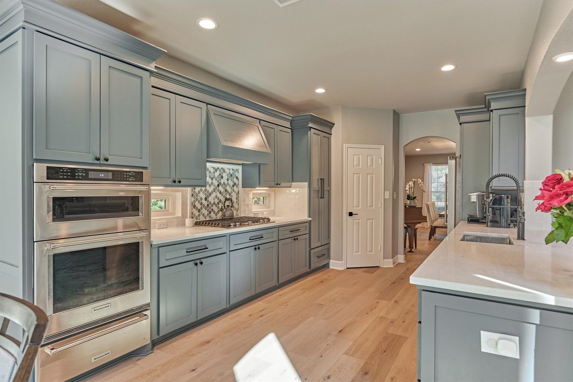 11632 Prince Andrew Court, Montgomery, TX 77316 Kitchen with double ovens & newer KitchenAid appliances