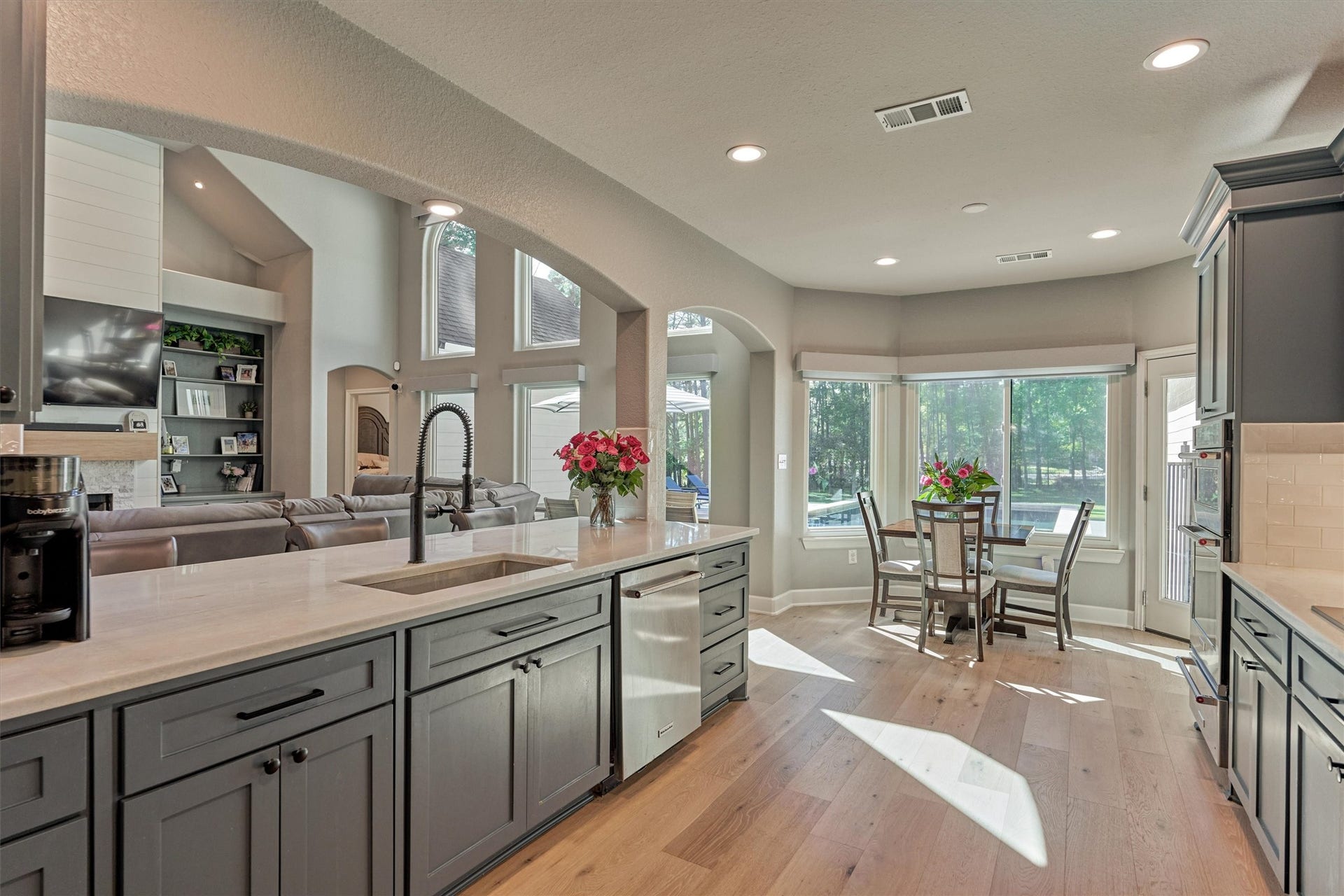 11632 Prince Andrew Court, Montgomery, TX 77316 Spacious kitchen with center island
