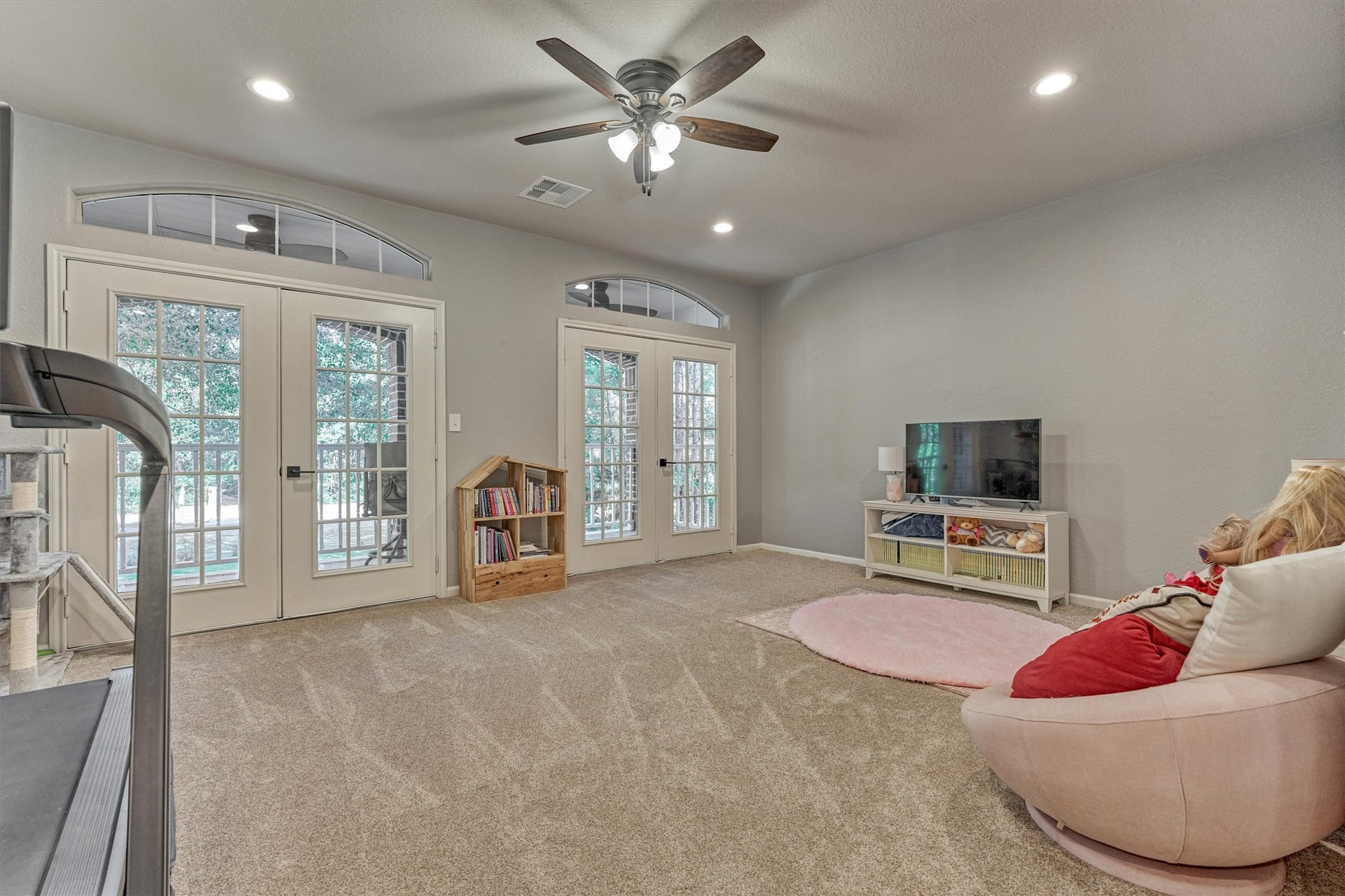 11632 Prince Andrew Court, Montgomery, TX 77316 Upstairs gameroom with vaulted ceiling
