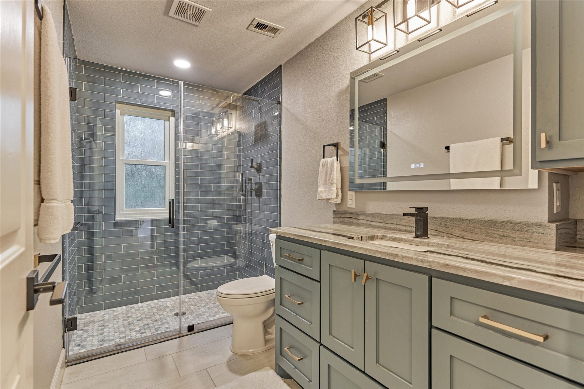 11632 Prince Andrew Court, Montgomery, TX 77316 Remodeled Bathrooms throughout!