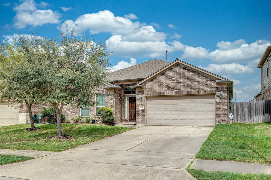 Property photo for 23818 Hawthorn Dale Court, Katy, TX