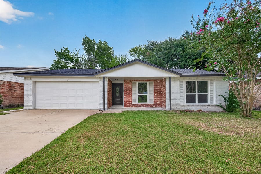 Property photo for 13722 New Village Lane, Sugar Land, TX