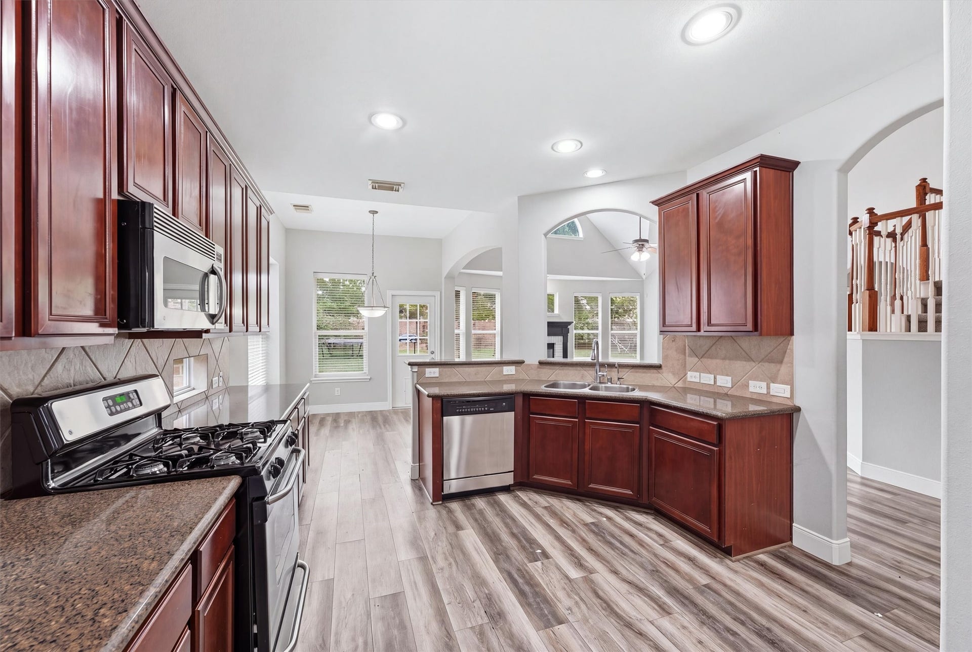 10510 Landsdowne Pointe Drive, Spring, TX 77379 10510 Landsdowne Pointe Drive, Spring, TX 77379