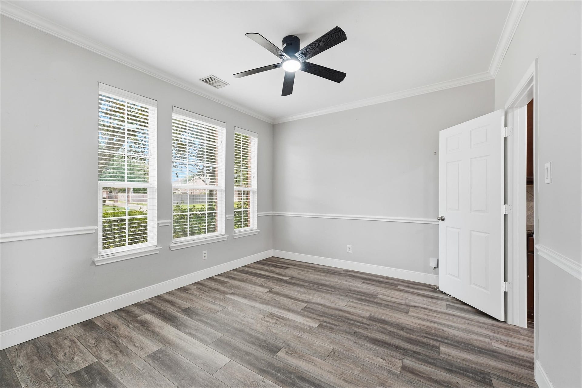 10510 Landsdowne Pointe Drive, Spring, TX 77379 Office (front of house) 1st floor