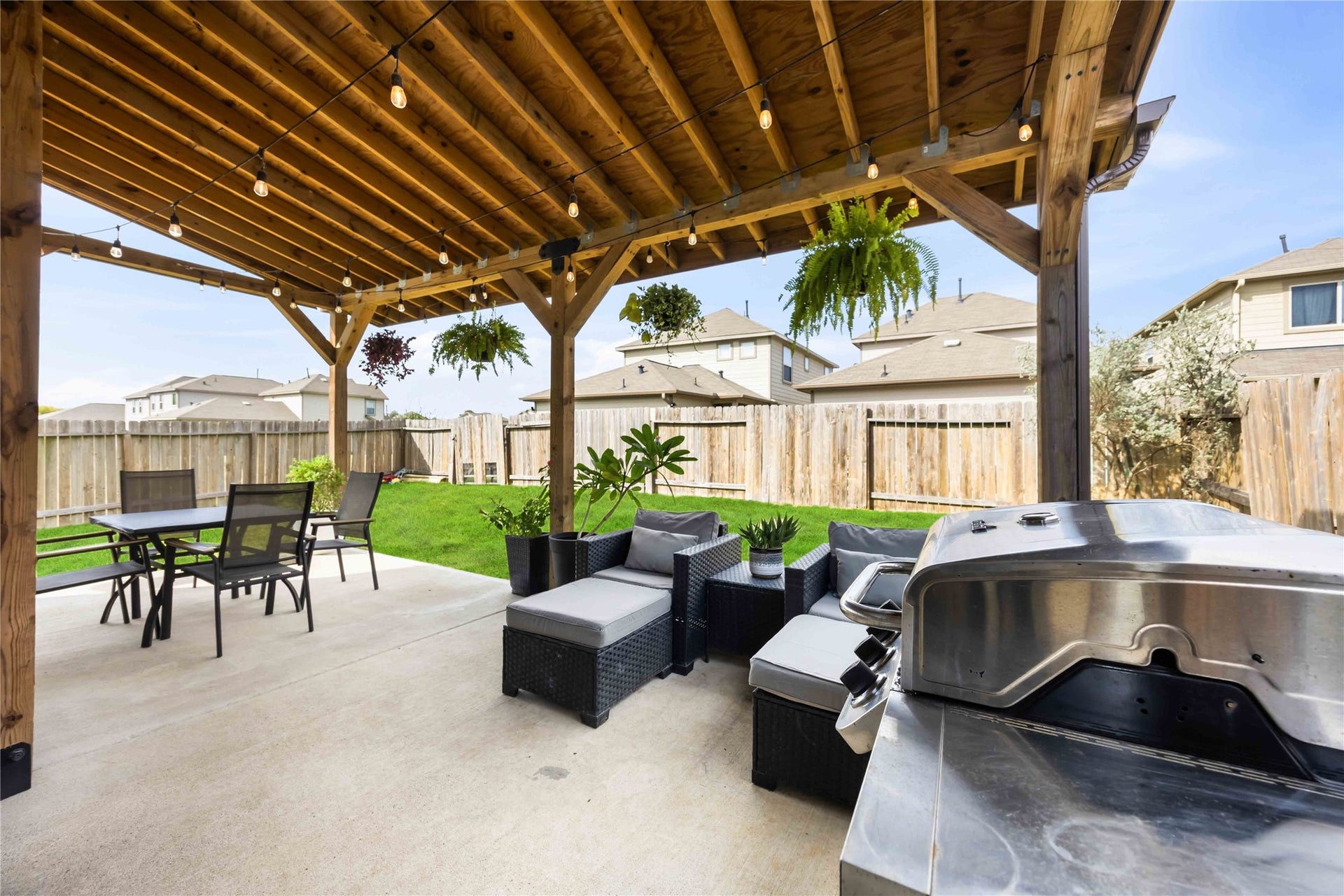 6425 Macroom Meadows Lane, Houston, TX 77048 Covered Patio!