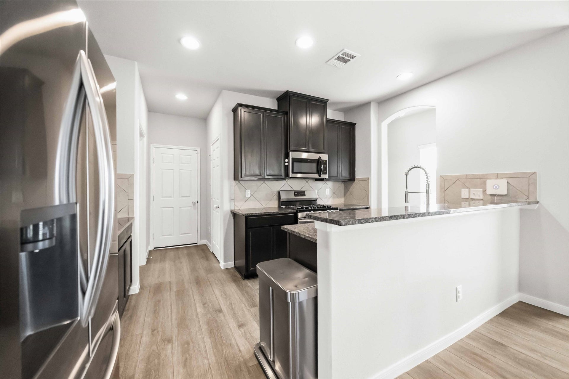 6425 Macroom Meadows Lane, Houston, TX 77048 6425 Macroom Meadows Lane, Houston, TX 77048