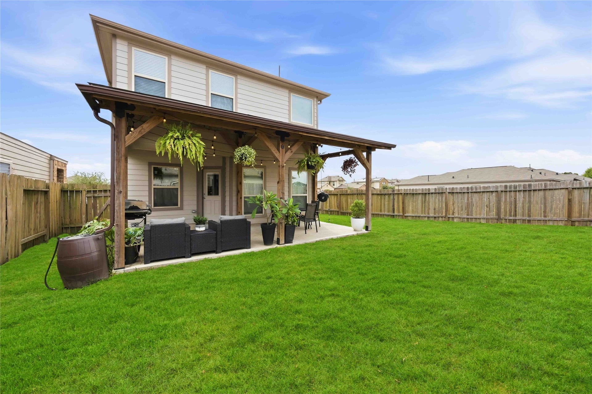 6425 Macroom Meadows Lane, Houston, TX 77048 Large backyard.