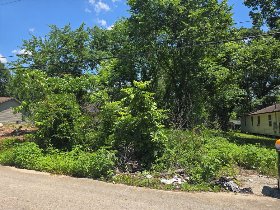 Property photo for 312 S 11th Street, Conroe, TX