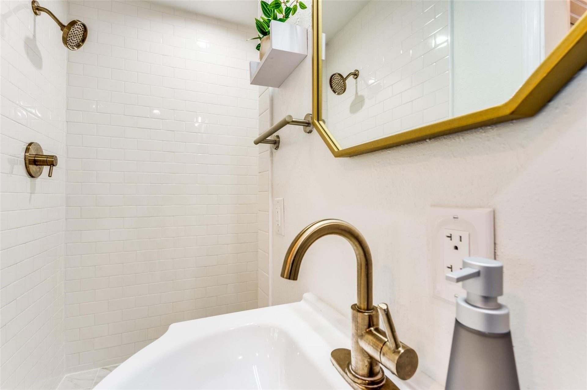 2410 Truxillo Street, #Unit C, Houston, TX 77004 Updated bathroom featuring a walk-in shower with modern fixtures, contemporary vanity, and stylish mirror.