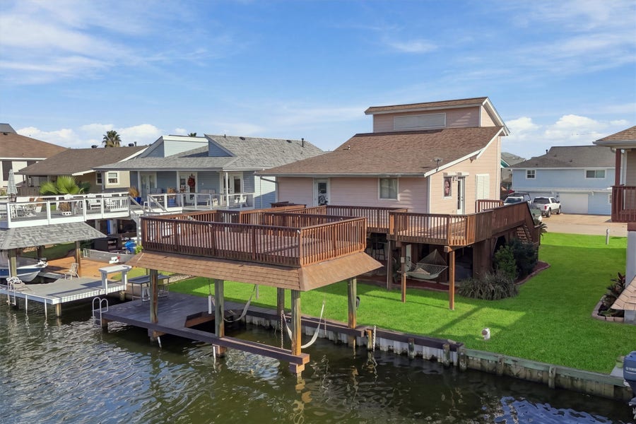 Property photo for 1031 Redfish Street, Bayou Vista, TX