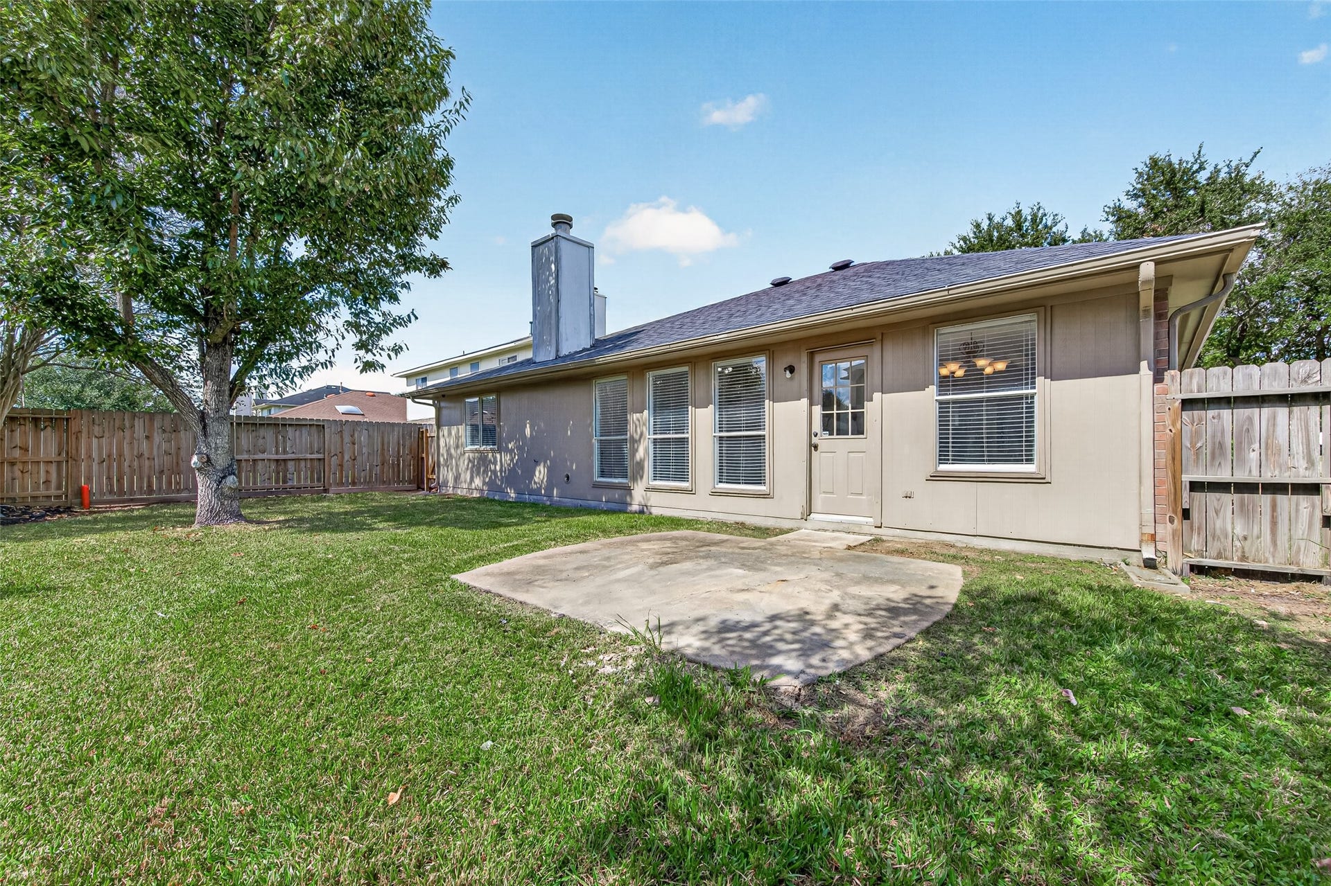 1403 Hunter Green Lane, Fresno, TX 77545