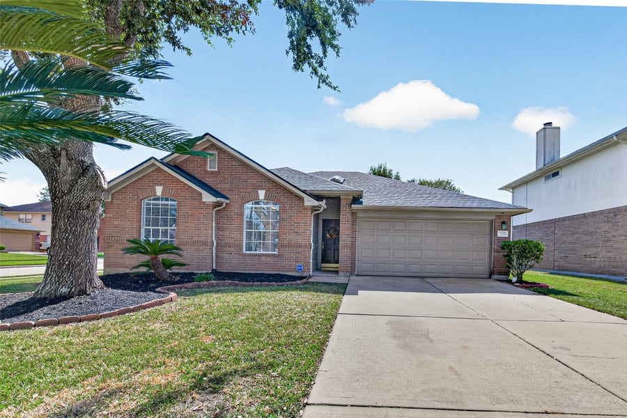 Property photo for 1403 Hunter Green Lane, Fresno, TX