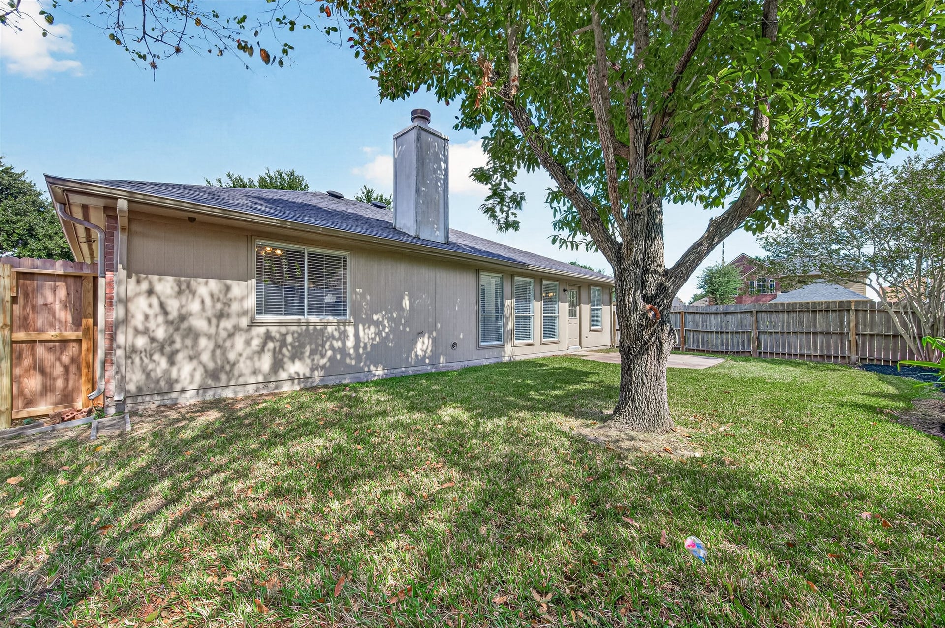 1403 Hunter Green Lane, Fresno, TX 77545
