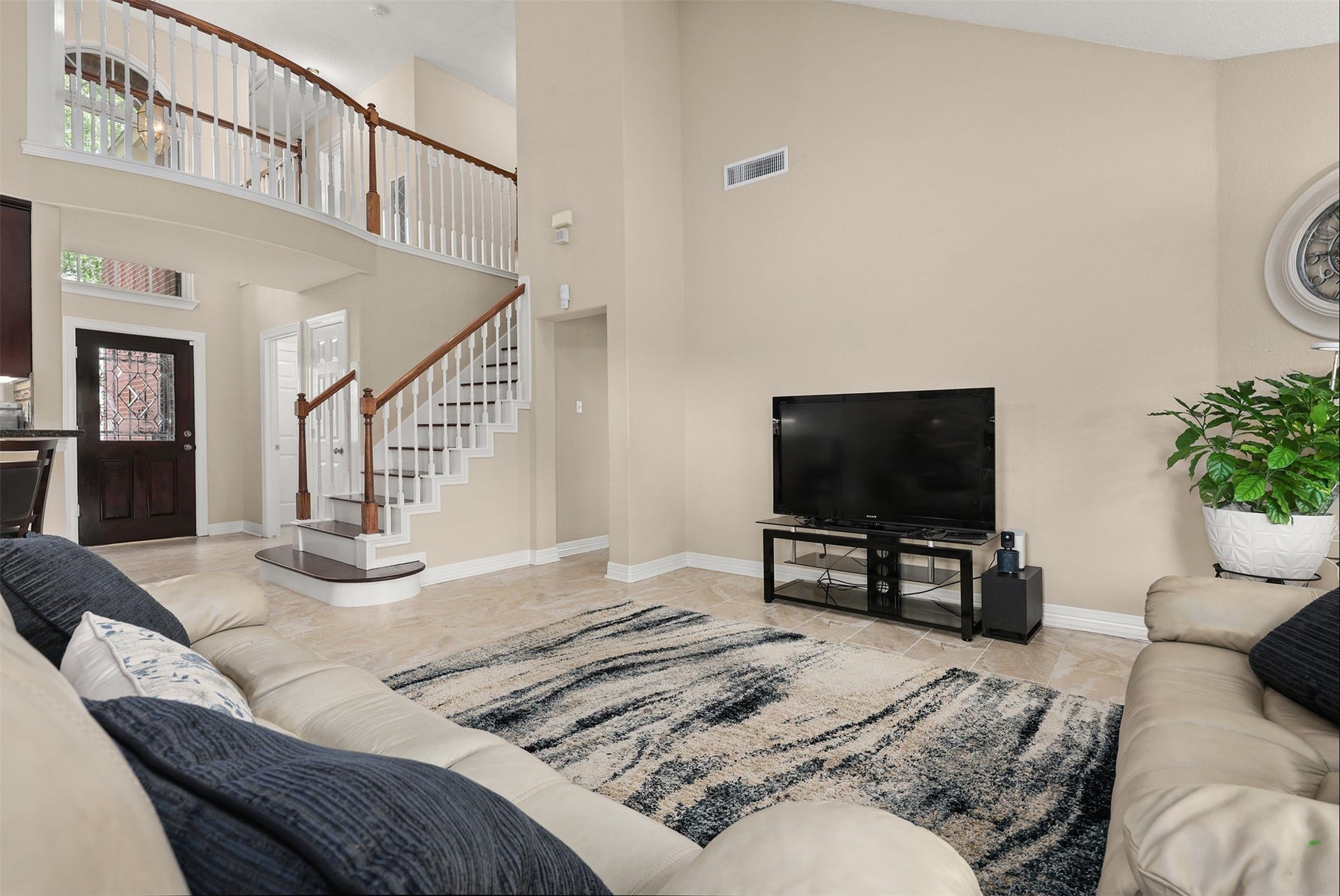 3424 Glastonbury Drive, Pearland, TX 77581 Spacious living area with high ceilings and Juliette balcony.
