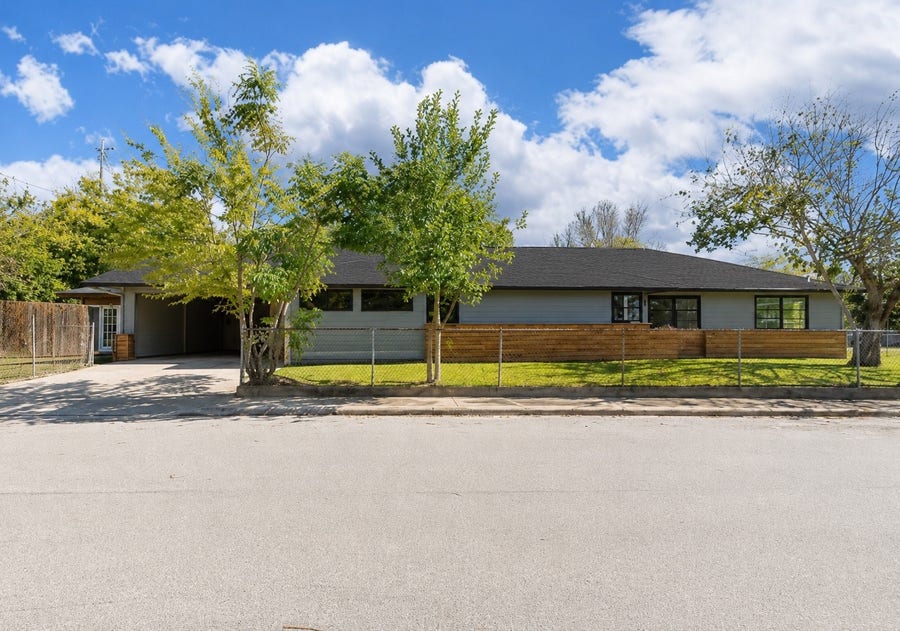 Property photo for 1230 W 4th Street, Freeport, TX