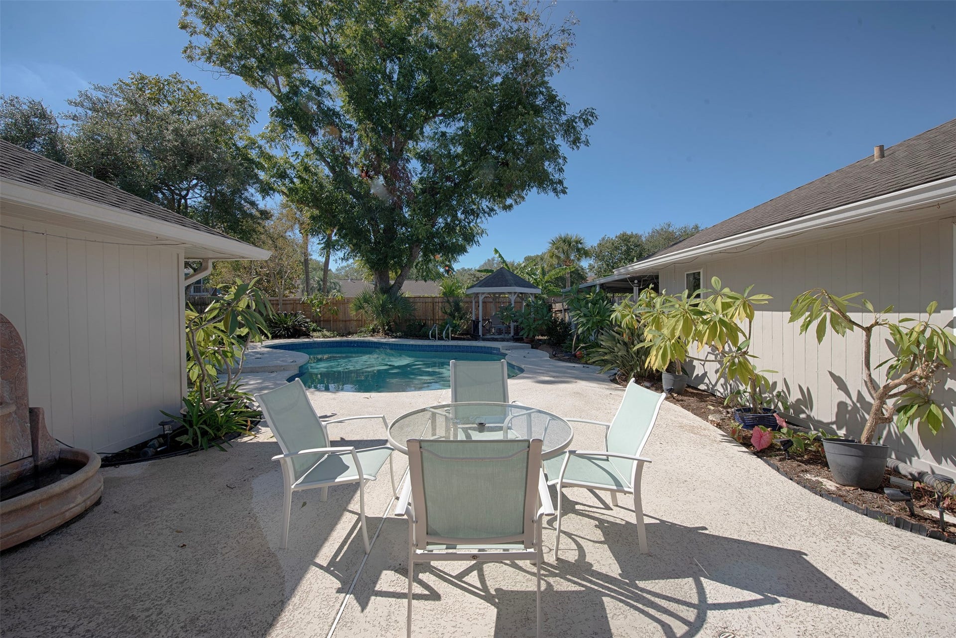 18502 Vinland Drive, Nassau Bay, TX 77058 The perfect patio for outdoor dining and BBQ parties poolside.